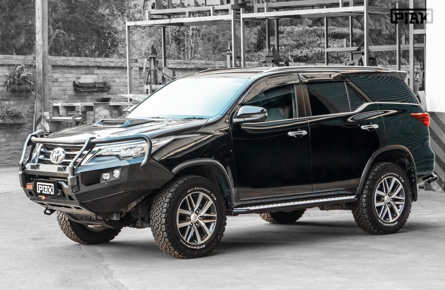 PIAK ELITE POST BAR W/BLACK TOW POINTS & BLACK UBP TO SUIT TOYOTA FORTUNER (2015-2020)