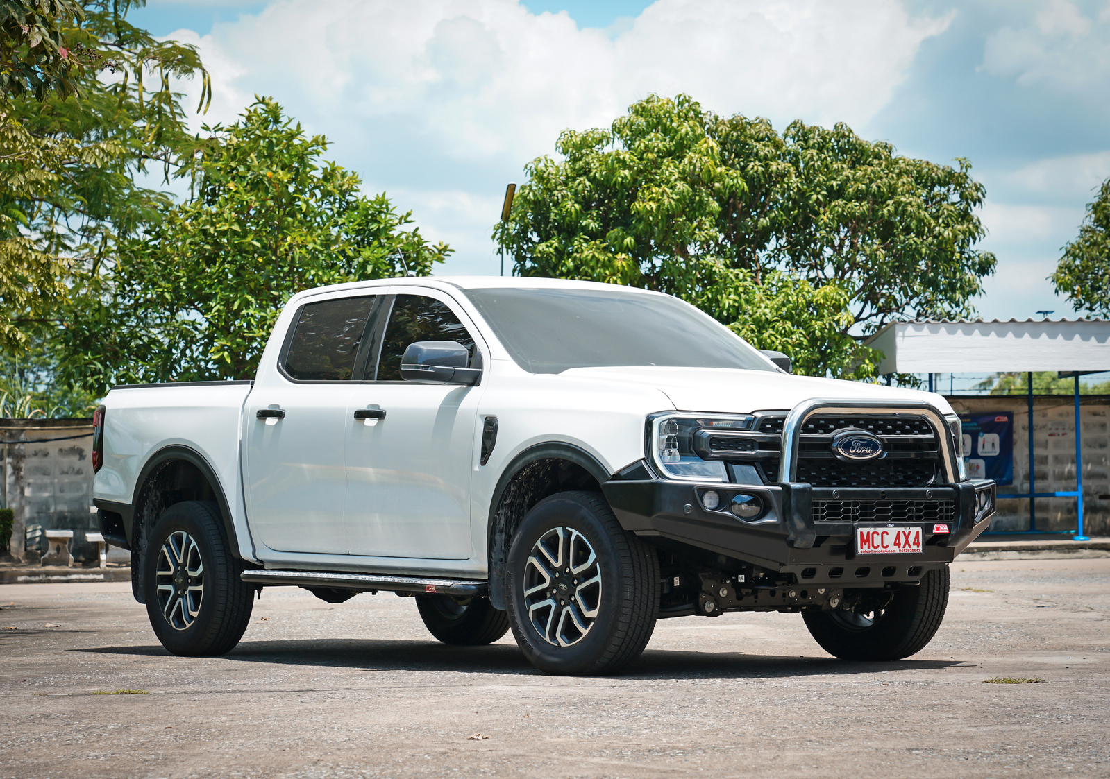 MCC FALCON BULL BAR WITH OPTIONAL LOOPS TO SUIT FORD RANGER & EVEREST (2022-ON)