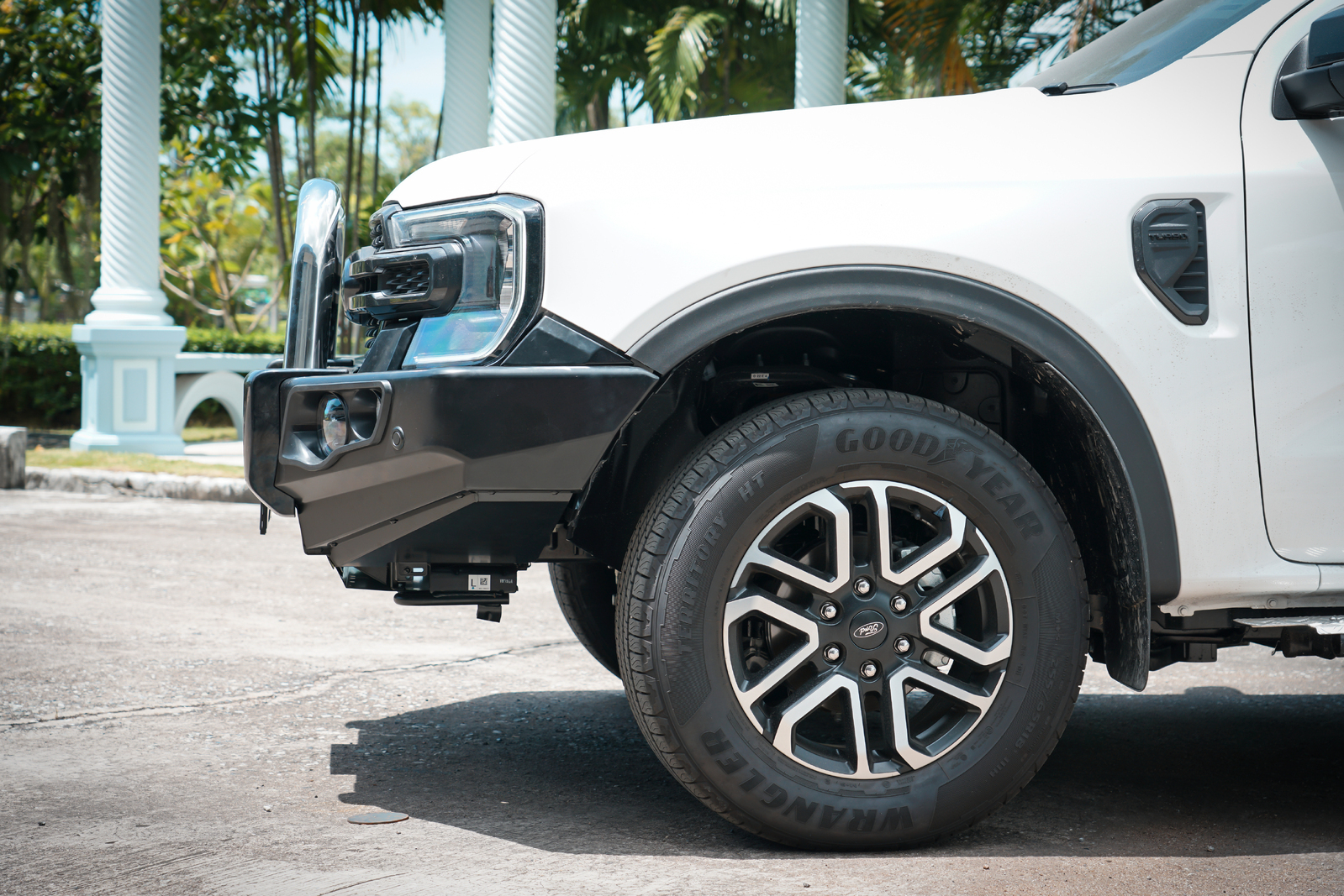 MCC FALCON BULL BAR WITH OPTIONAL LOOPS TO SUIT FORD RANGER & EVEREST (2022-ON)