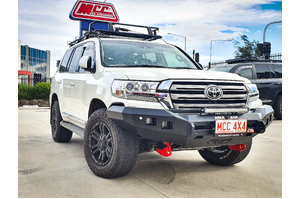 MCC ROCKER NO LOOP BAR W/UBP & FOGS TO SUIT TOYOTA LANDCRUISER 200 SERIES 2016 ON