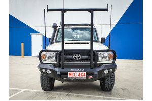 MCC ROCKER 3 LOOP SANDBLACK WELDED BULL BAR TO SUIT TOYOTA LANDCRUISER 70 SERIES (76,78,79) 2007 TO PRESENT