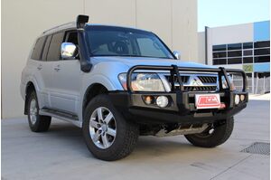 MCC FALCON A-FRAME BAR W/ FOGS & PLATES TO SUIT MITSUBISHI PAJERO (NM, NP) 2000-2006