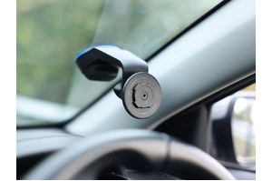 QUAD LOCK® WINDSCREEN / DASH CAR MOUNT